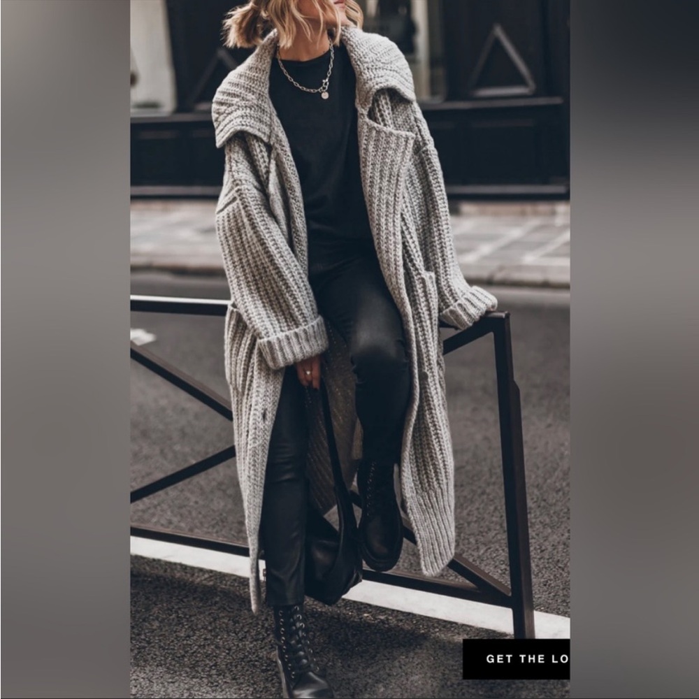 Mikuta THE LIGHT LONG
KNITTED CARDIGAN